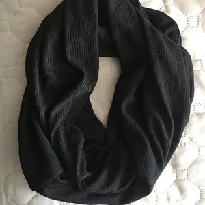 Black infinity scarf WITH POCKETS